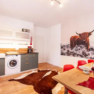  Apartment Modern & Spacious For Up To 8 Persons